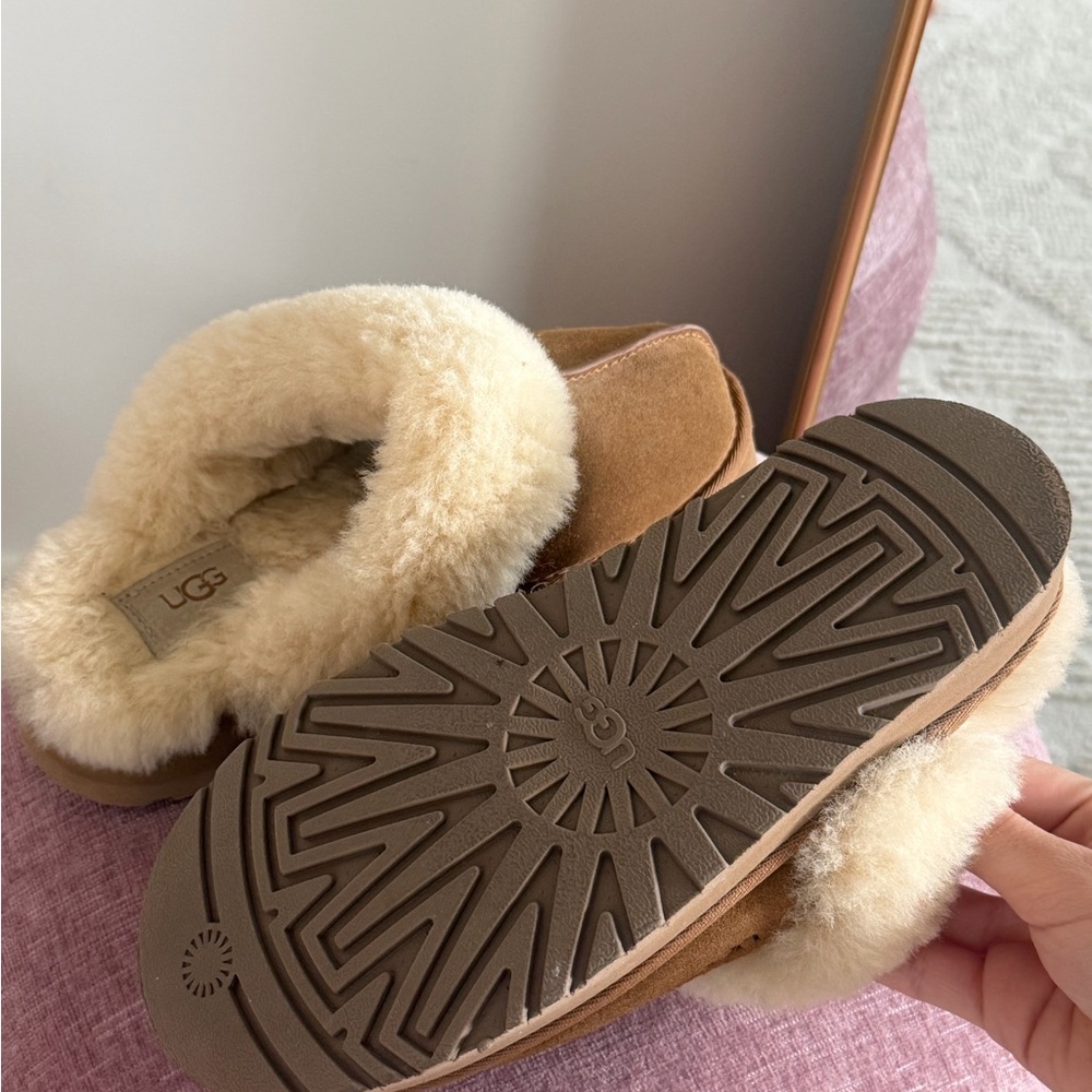 UGG Chestnut Suede Shearling Clog Slippers with Cream Fur - Picture 3 of 4